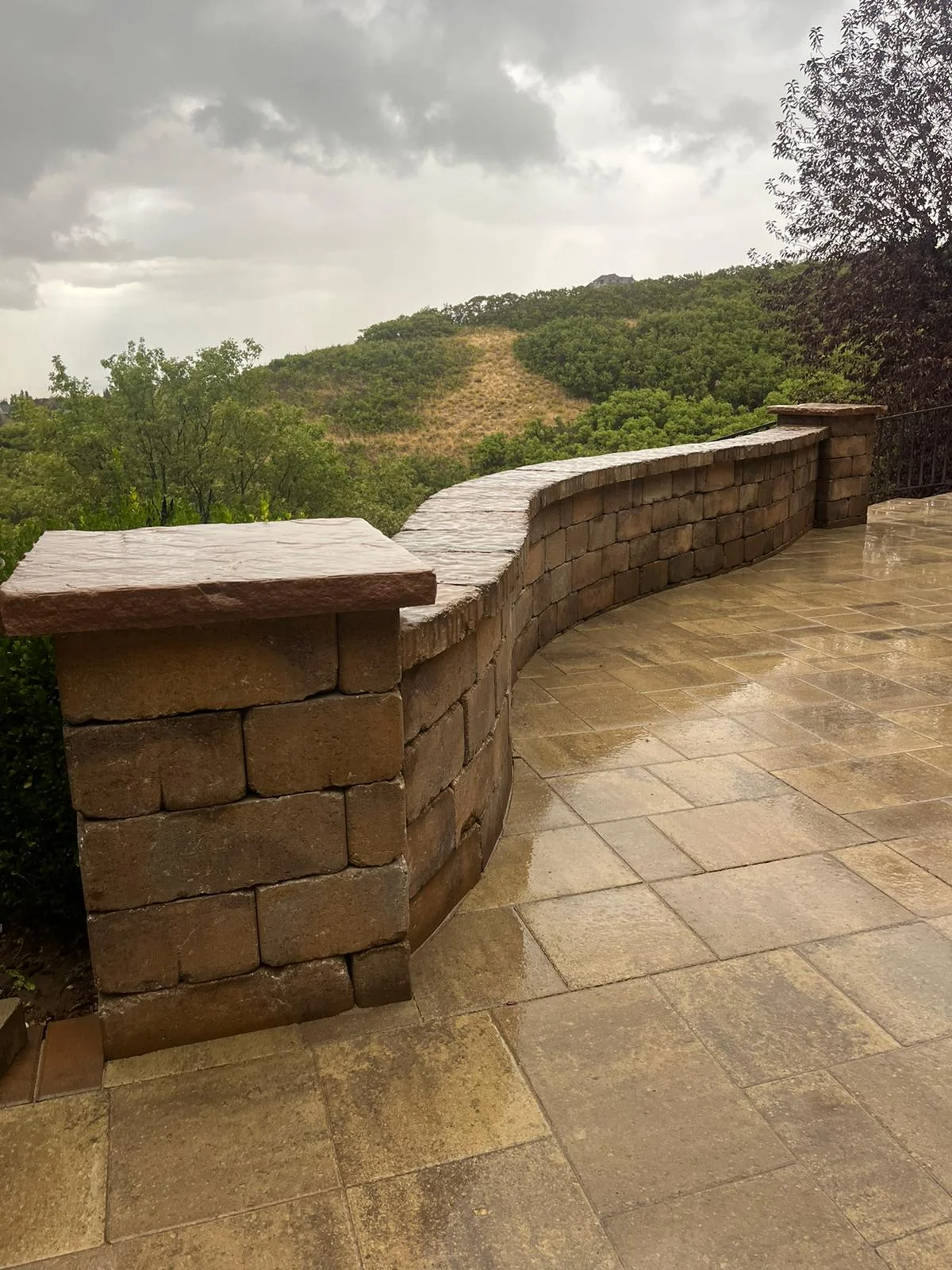 Outdoor Patio Retention Wall