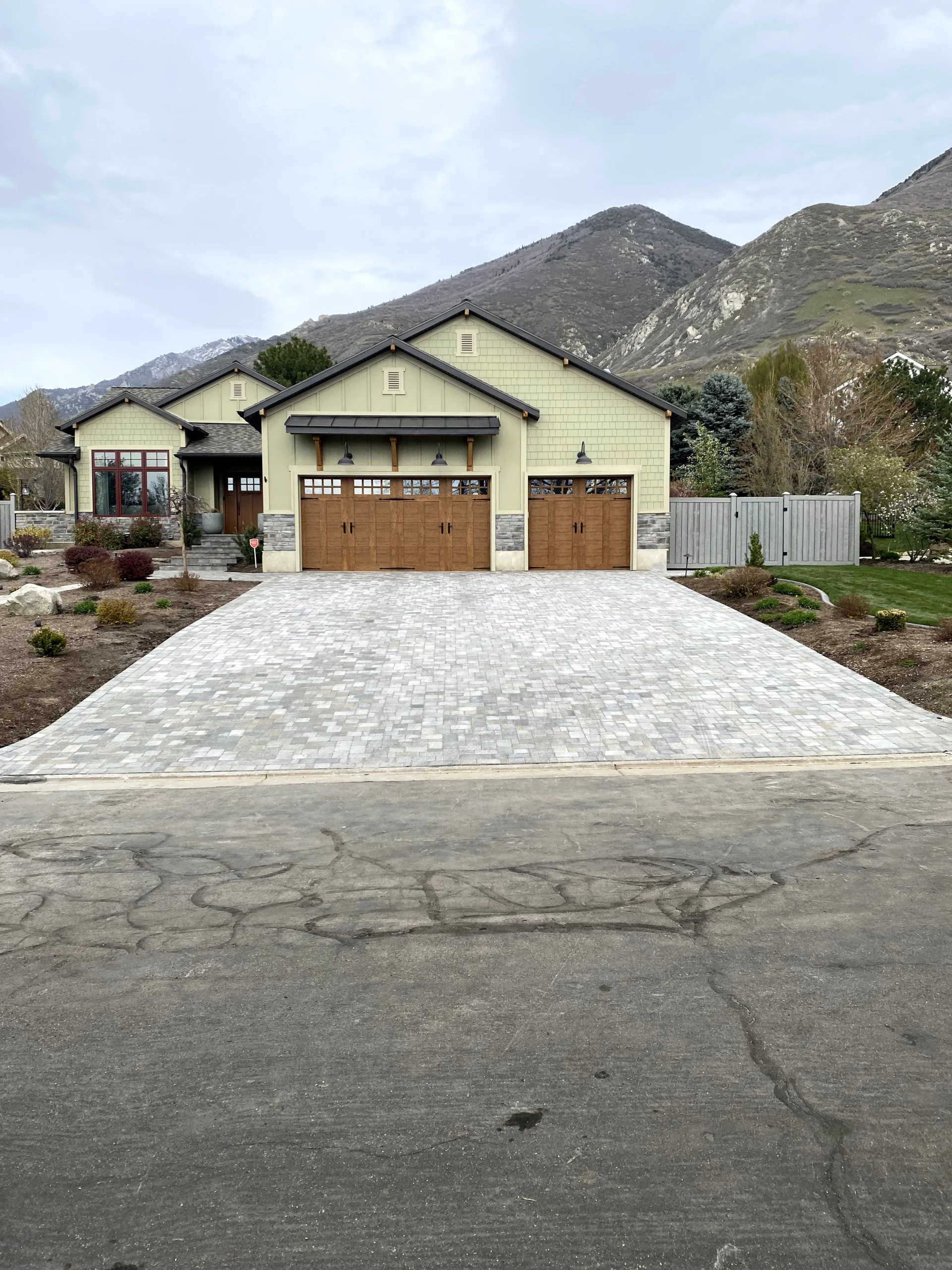 Dublin Cobble in Victorian Driveway
